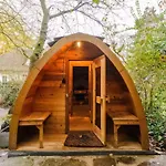 Westvleugel Luxe - 100 M2 - 5-8 Persons - Sauna - Whirlpools * Oss