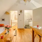 Westvleugel Luxe - 100 M2 - 5-8 Persons - Sauna - Whirlpools