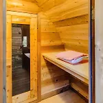Westvleugel Luxe - 100 M2 - 5-8 Persons - Sauna - Whirlpools Oss