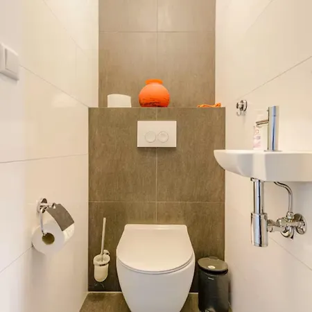 Westvleugel Luxe - 100 M2 - 5-8 Persons - Sauna - Whirlpools *