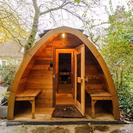 Westvleugel Luxe - 100 M2 - 5-8 Persons - Sauna - Whirlpools * Oss
