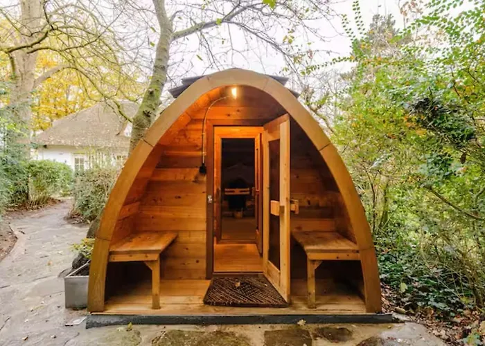 Westvleugel Luxe - 100 M2 - 5-8 Persons - Sauna - Whirlpools * Oss