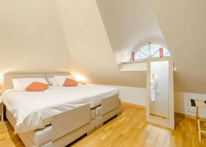 Westvleugel Luxe - 100 M2 - 5-8 Persons - Sauna - Whirlpools *