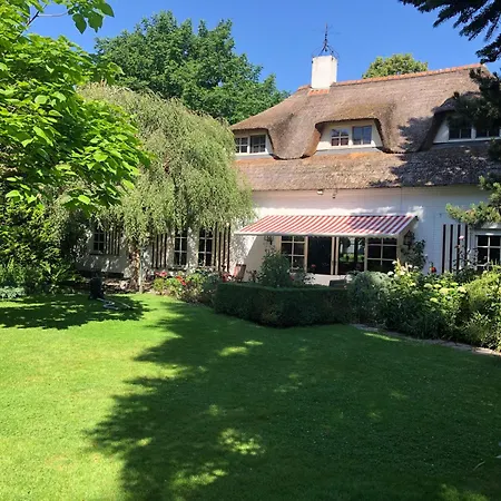 Westvleugel Luxe - 100 M2 - 5-8 Persons - Sauna - Whirlpools Oss