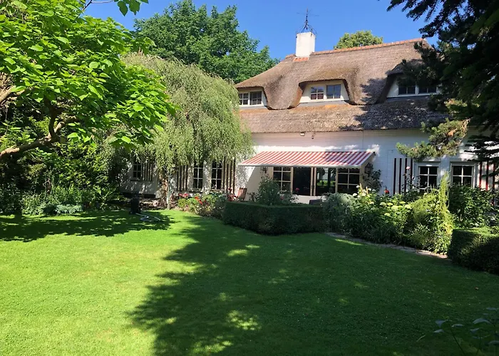 Westvleugel Luxe - 100 M2 - 5-8 Persons - Sauna - Whirlpools Oss