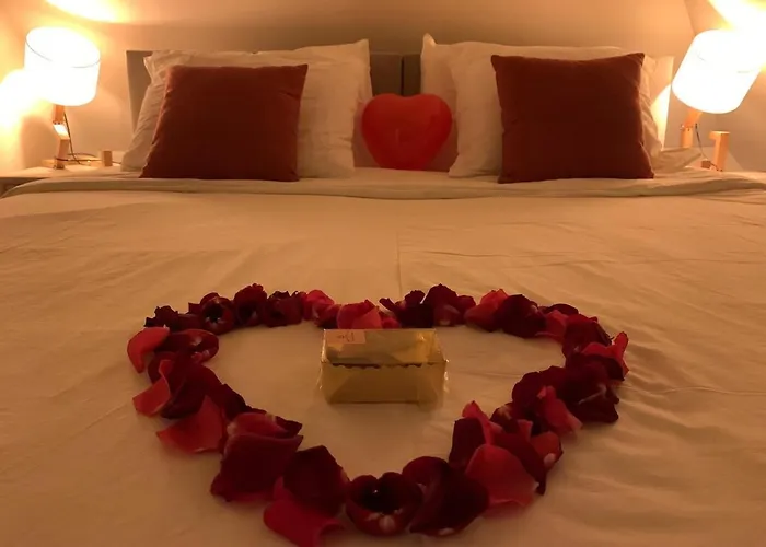 Westvleugel Luxe - 100 M2 - 5-8 Persons - Sauna - Whirlpools Apartamento Oss