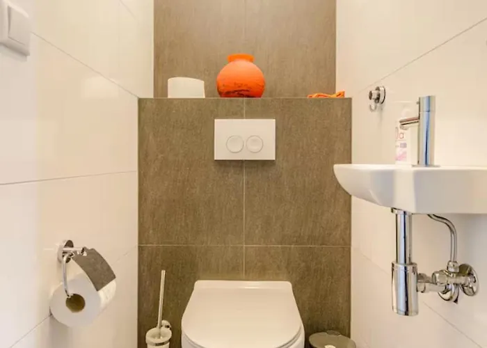 Westvleugel Luxe - 100 M2 - 5-8 Persons - Sauna - Whirlpools *