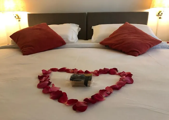 Westvleugel Luxe - 100 M2 - 5-8 Persons - Sauna - Whirlpools * Oss